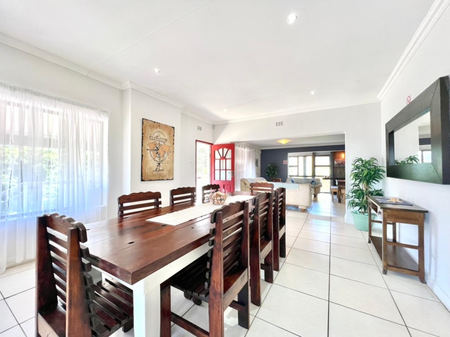 5 Bedroom Property for Sale in Paradise Beach Eastern Cape